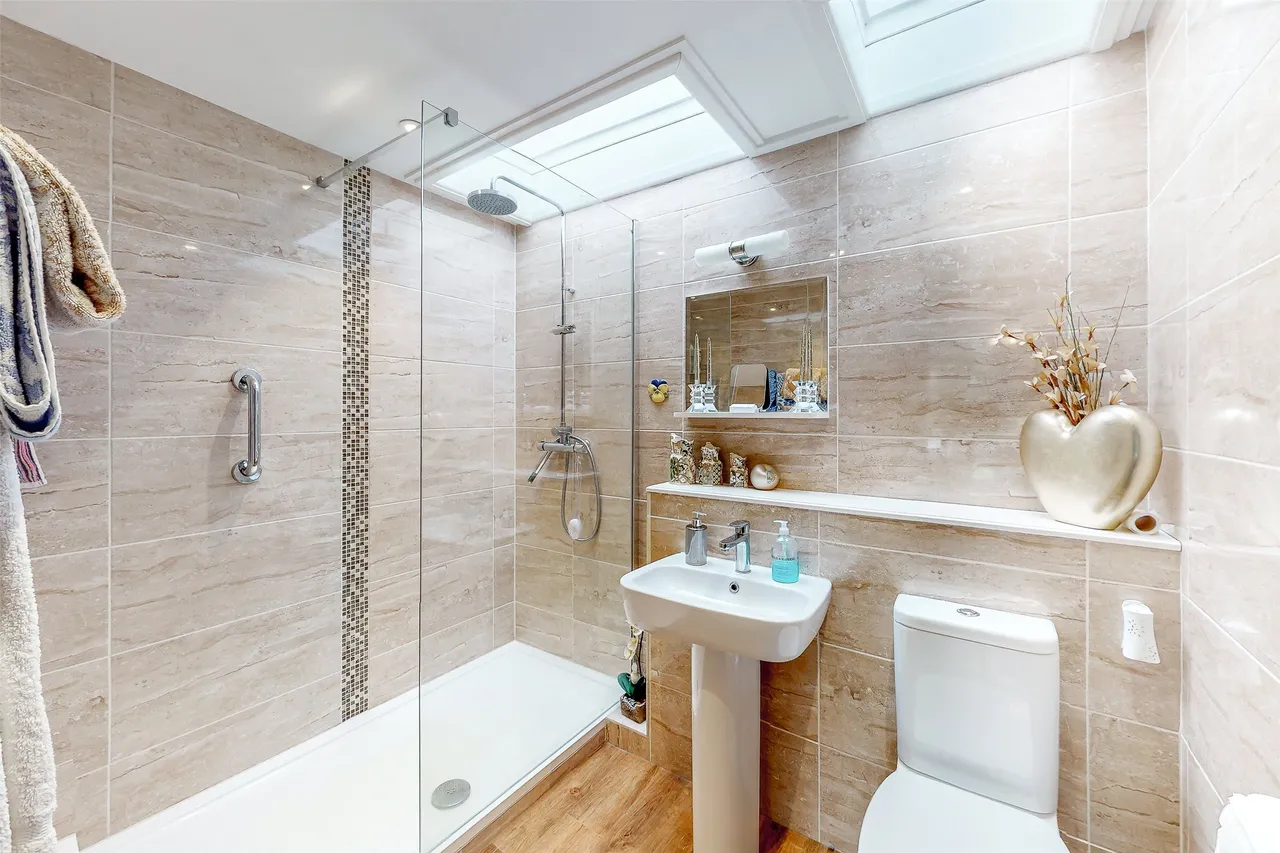 Bancroft Court, Reigate, RH2, photo 8