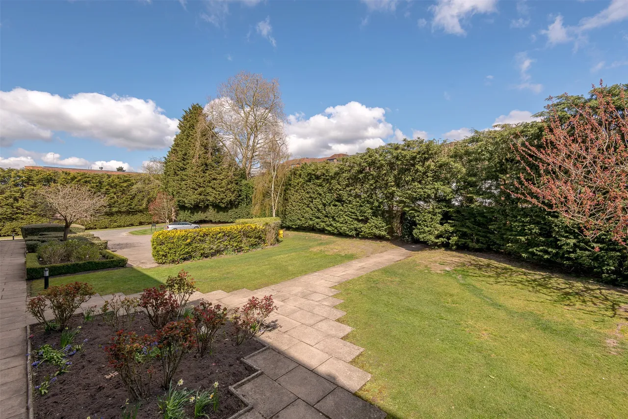 Bancroft Court, Reigate, RH2, photo 6