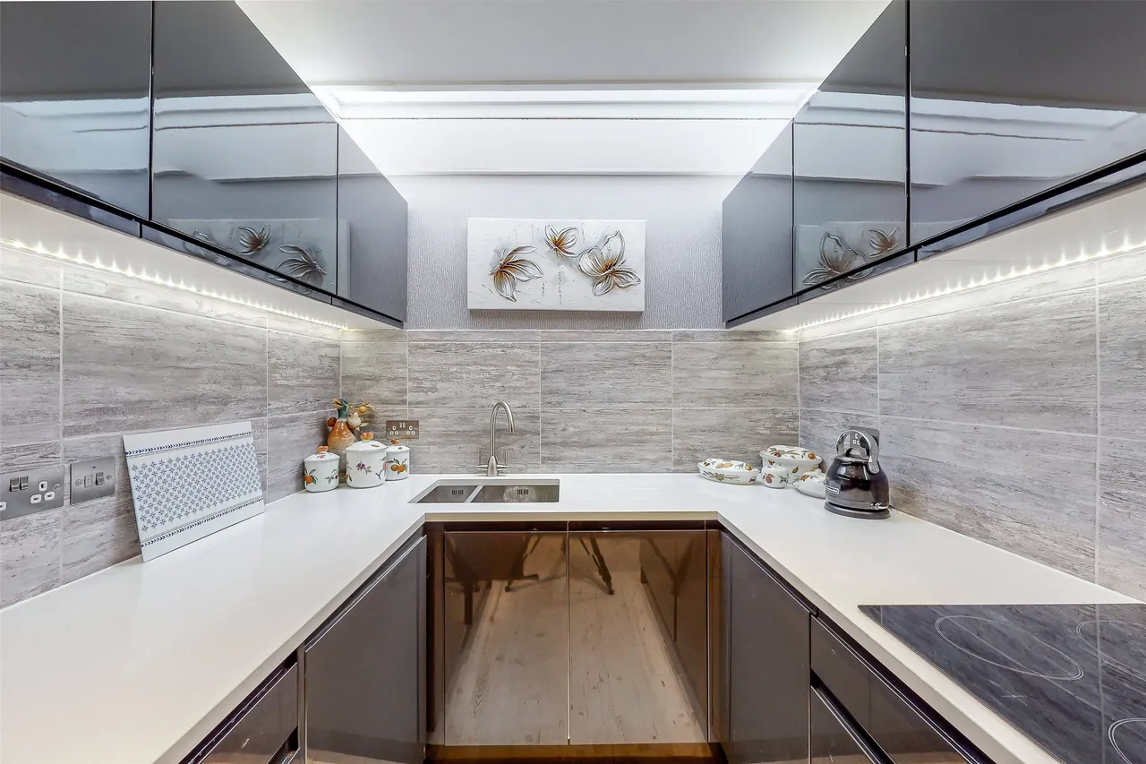 Bancroft Court, Reigate, RH2, photo 11