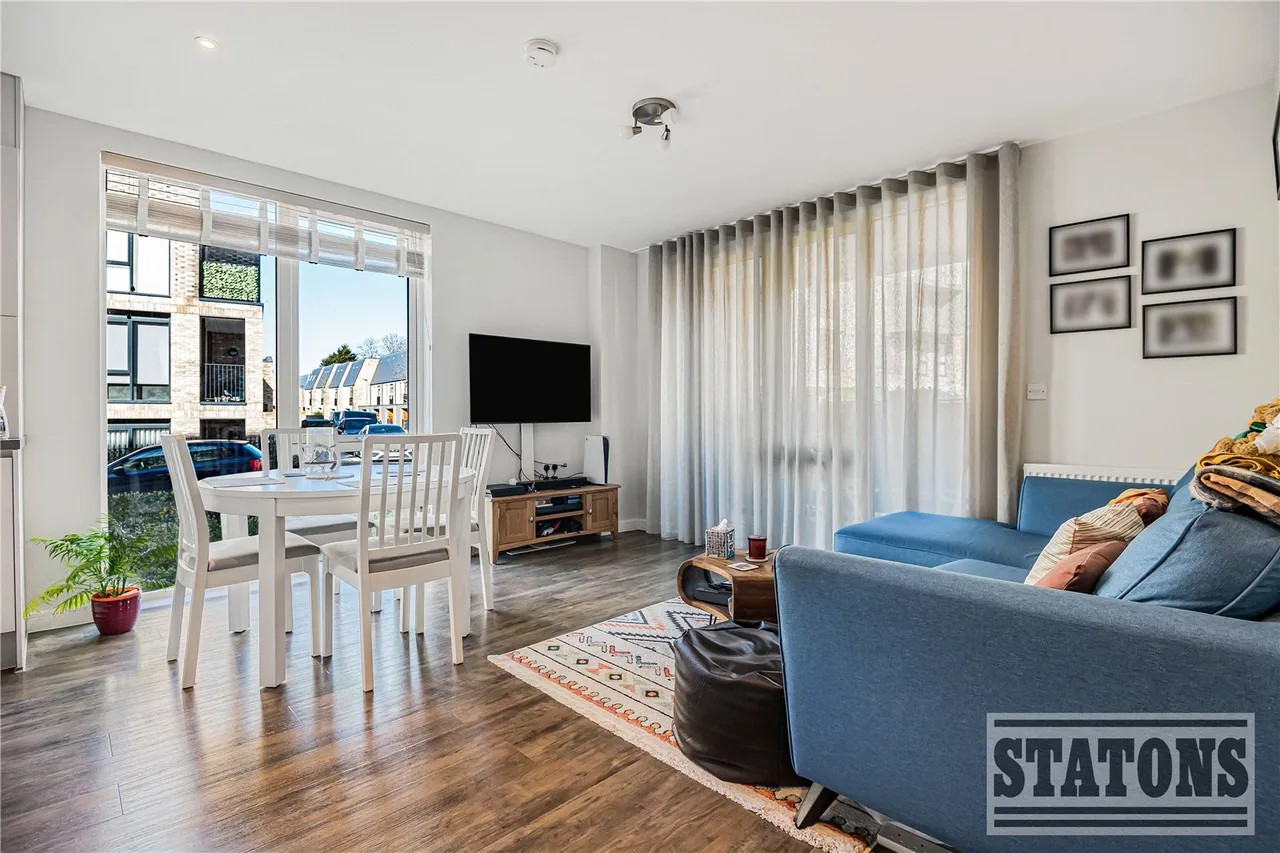 2 bed flat for sale — Aphrodite Court, Barnet, Dollis Valley Drive, EN5 2GH