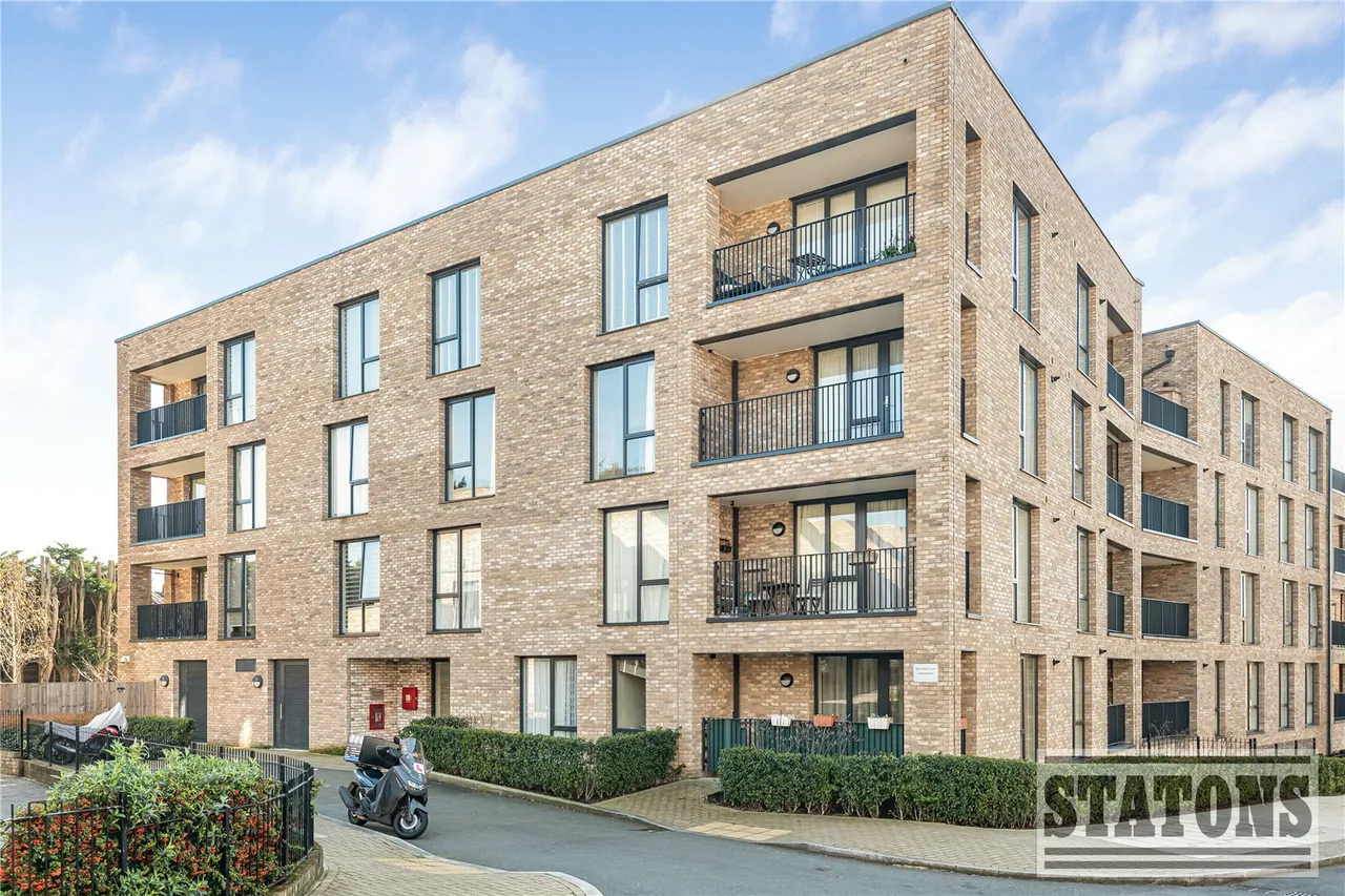 Aphrodite Court, Barnet, Dollis Valley Drive, EN5 2GH, photo 2