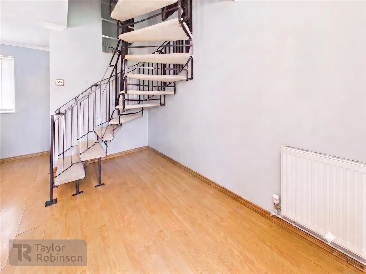 Woodcourt, Tollgate Hill, RH11, photo 5