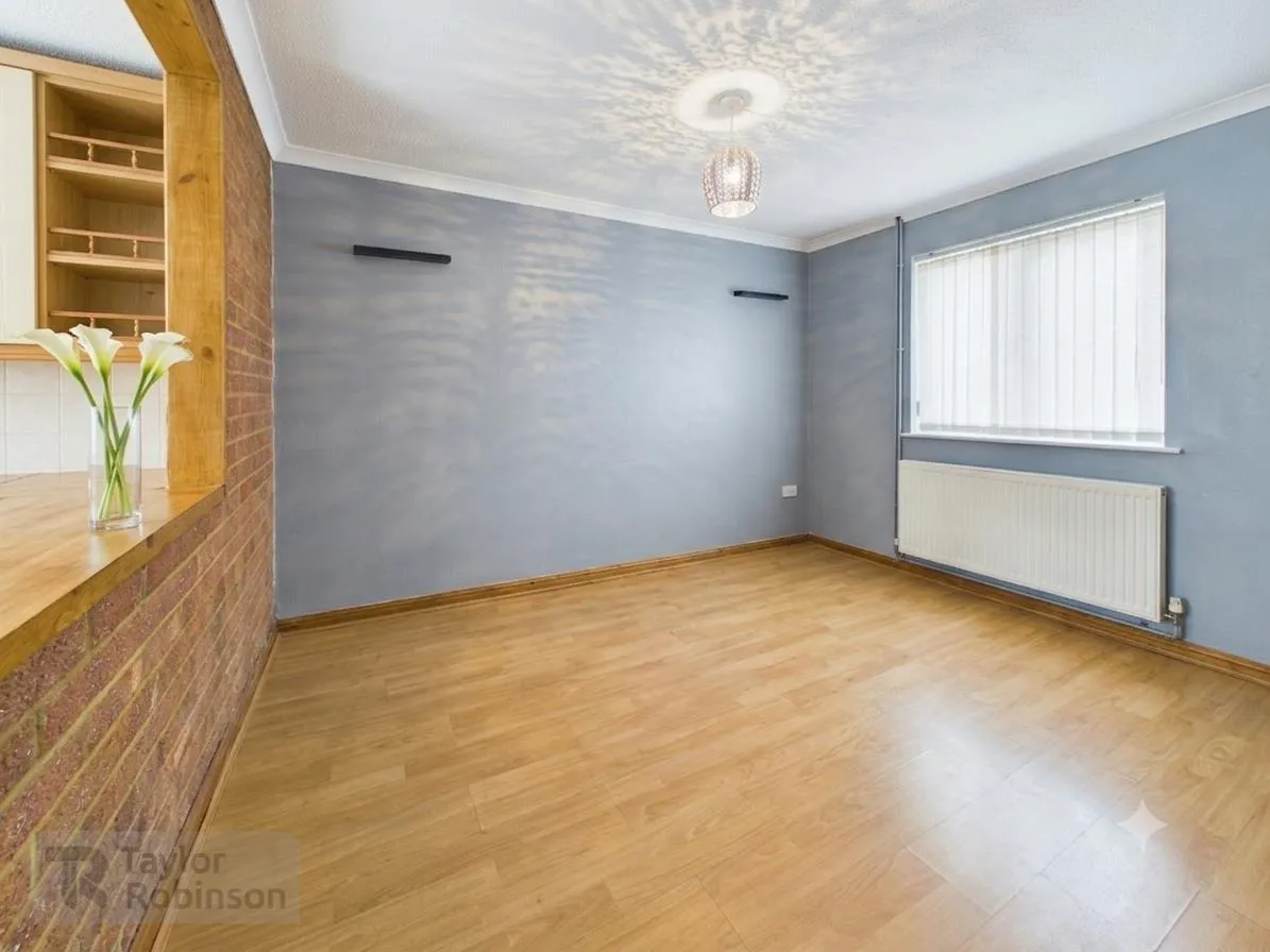 Woodcourt, Tollgate Hill, RH11, photo 4