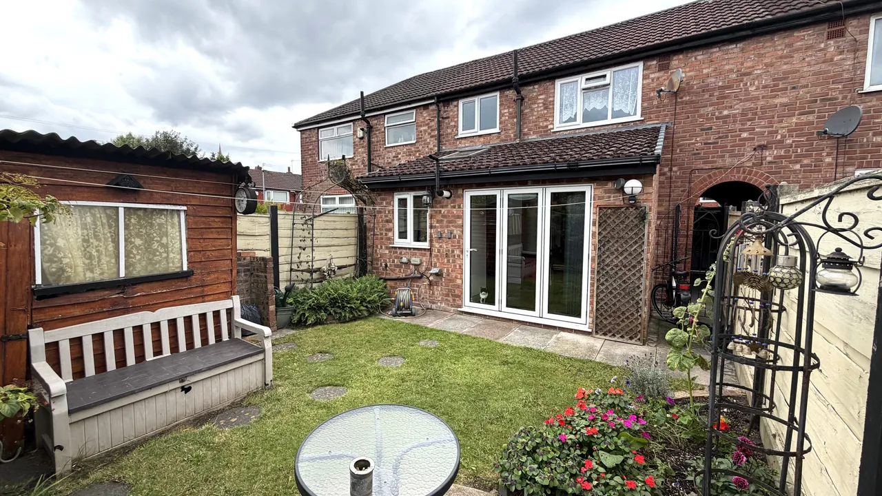 Kirkham Avenue, Gorton, M18, photo 31