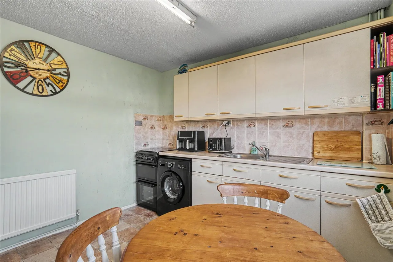 Addison Close, Gillingham, photo 2