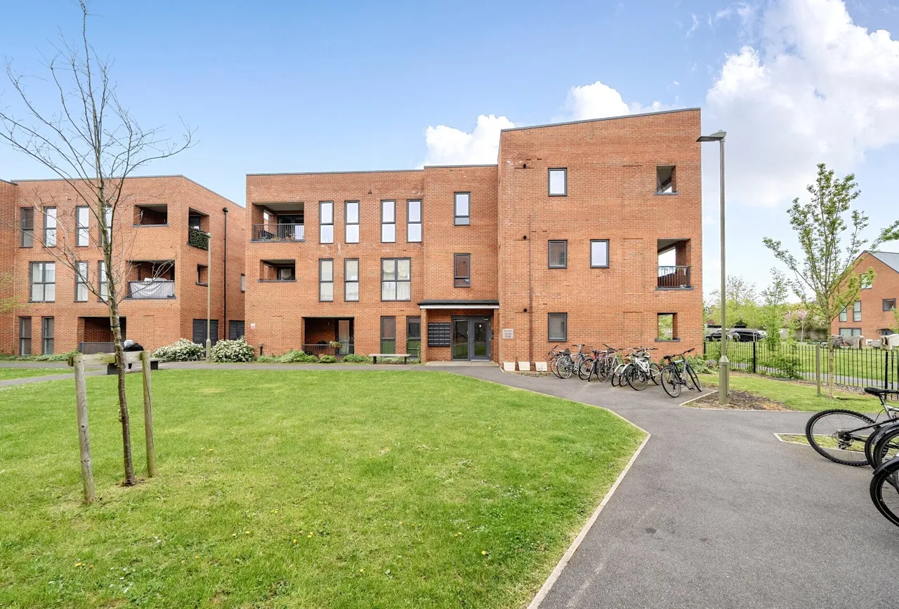 2 bed flat for sale — William Morris Close, Oxford, OX4 2DE