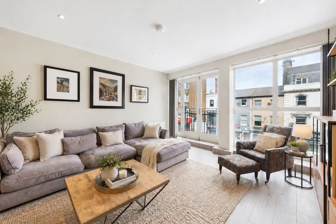 1 bed flat for sale, Hardwicks Square, London, SW18