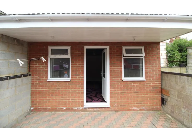 Chatsworth Road, Luton LU4 8AS, photo 11