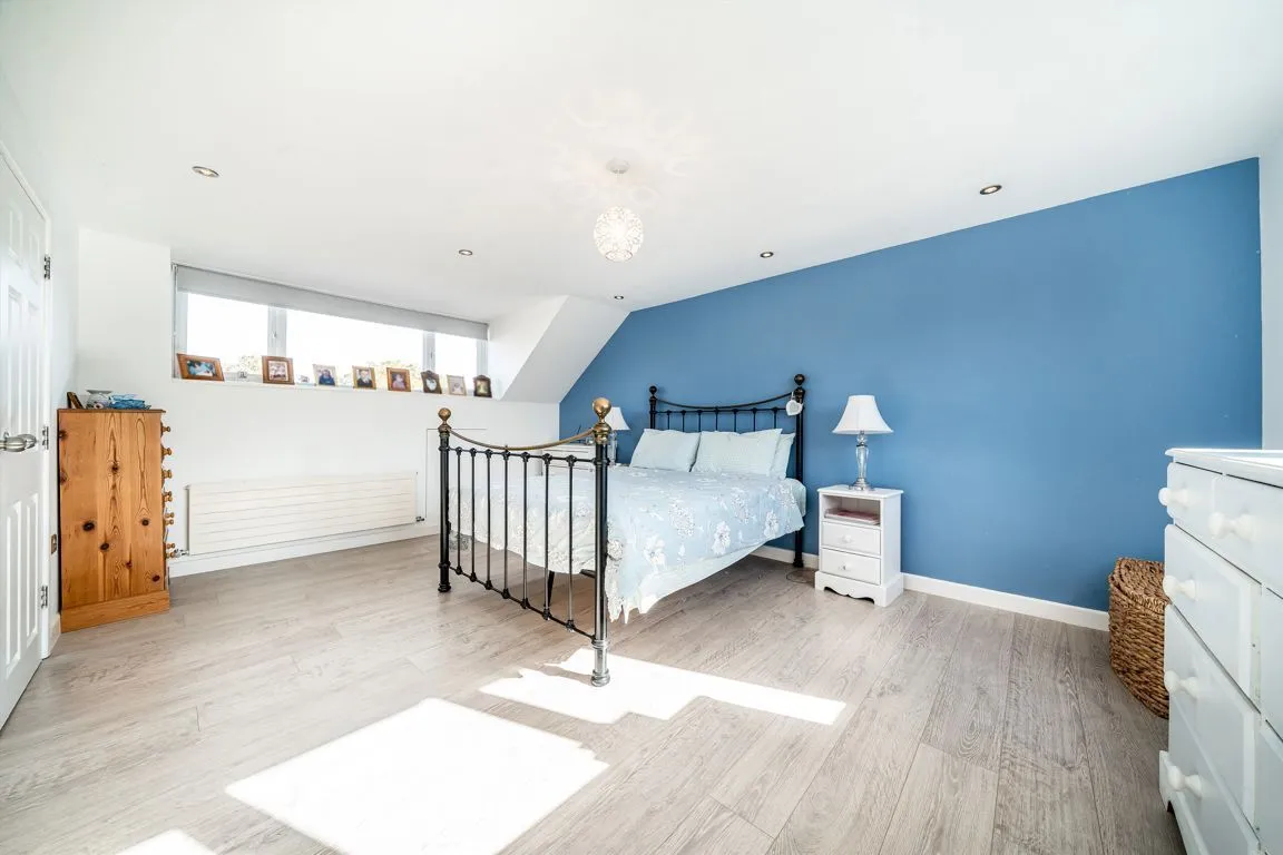 Hollybank Close, TW12, photo 4
