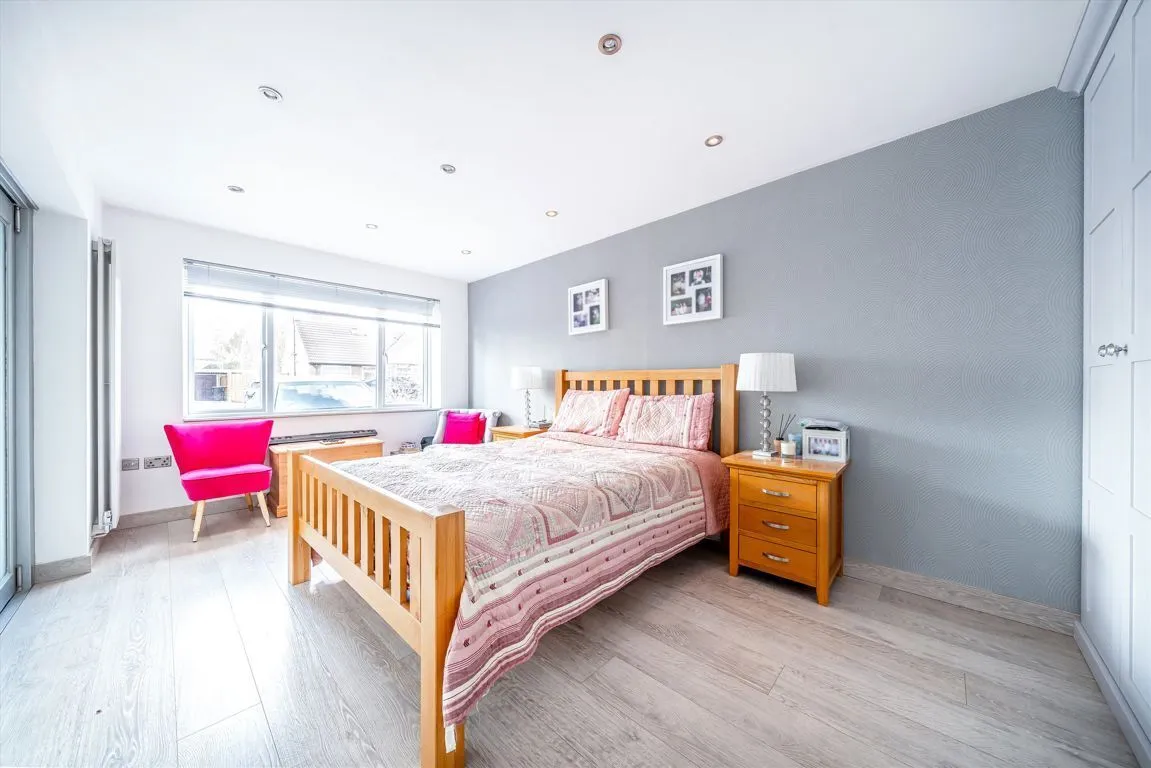 Hollybank Close, TW12, photo 5