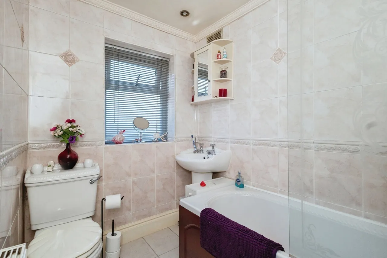 Strathmore Avenue, Denton, Manchester, M34, photo 16