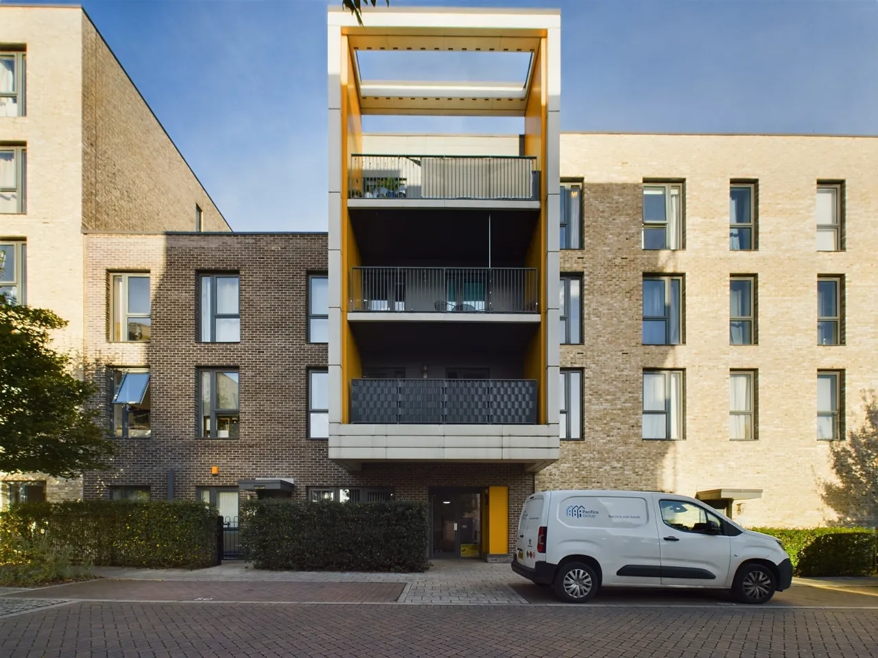 2 bed flat for sale — Guardian Avenue, London
