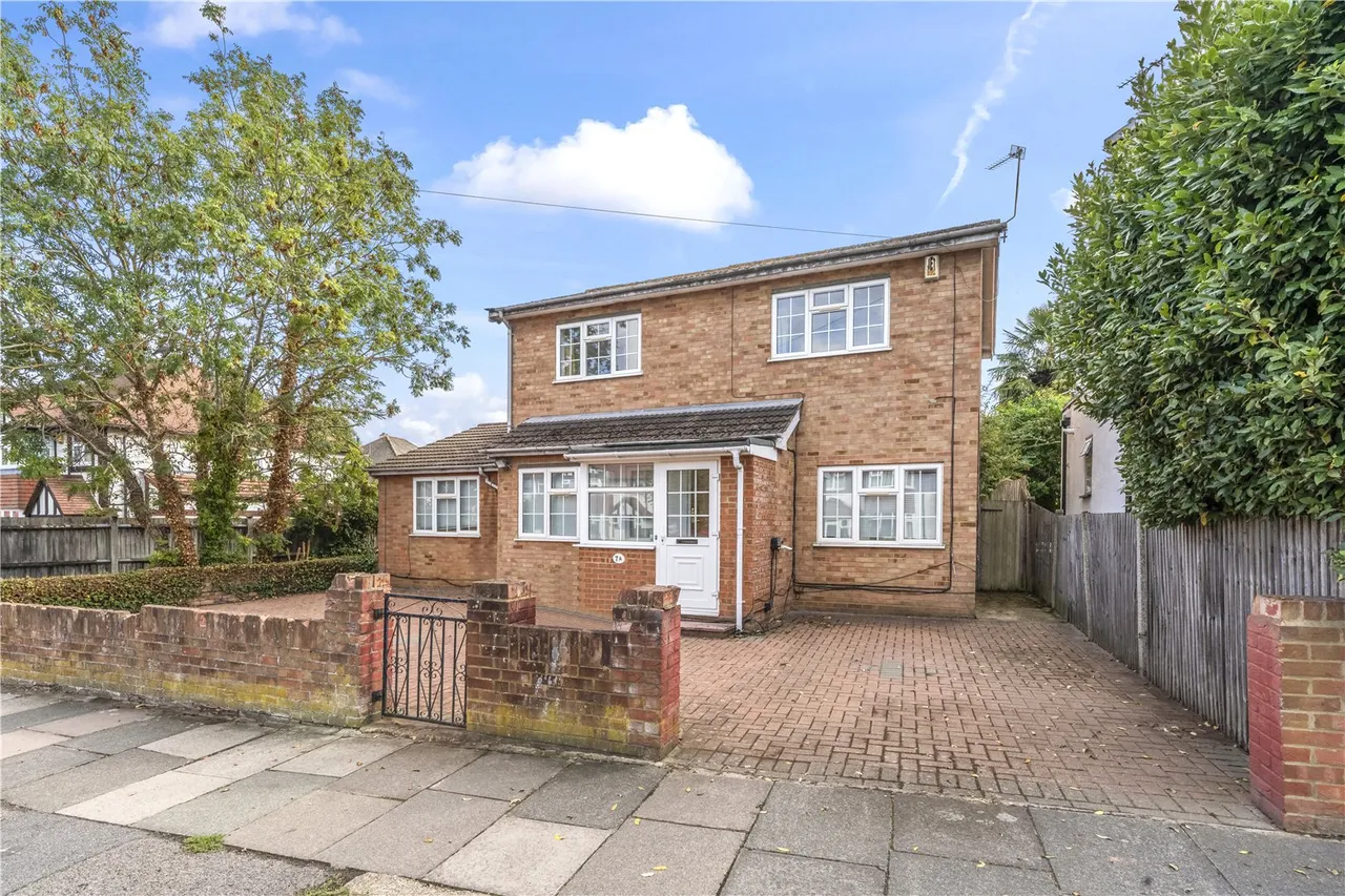 3 bed house for sale, Willow Way, Twickenham, TW2