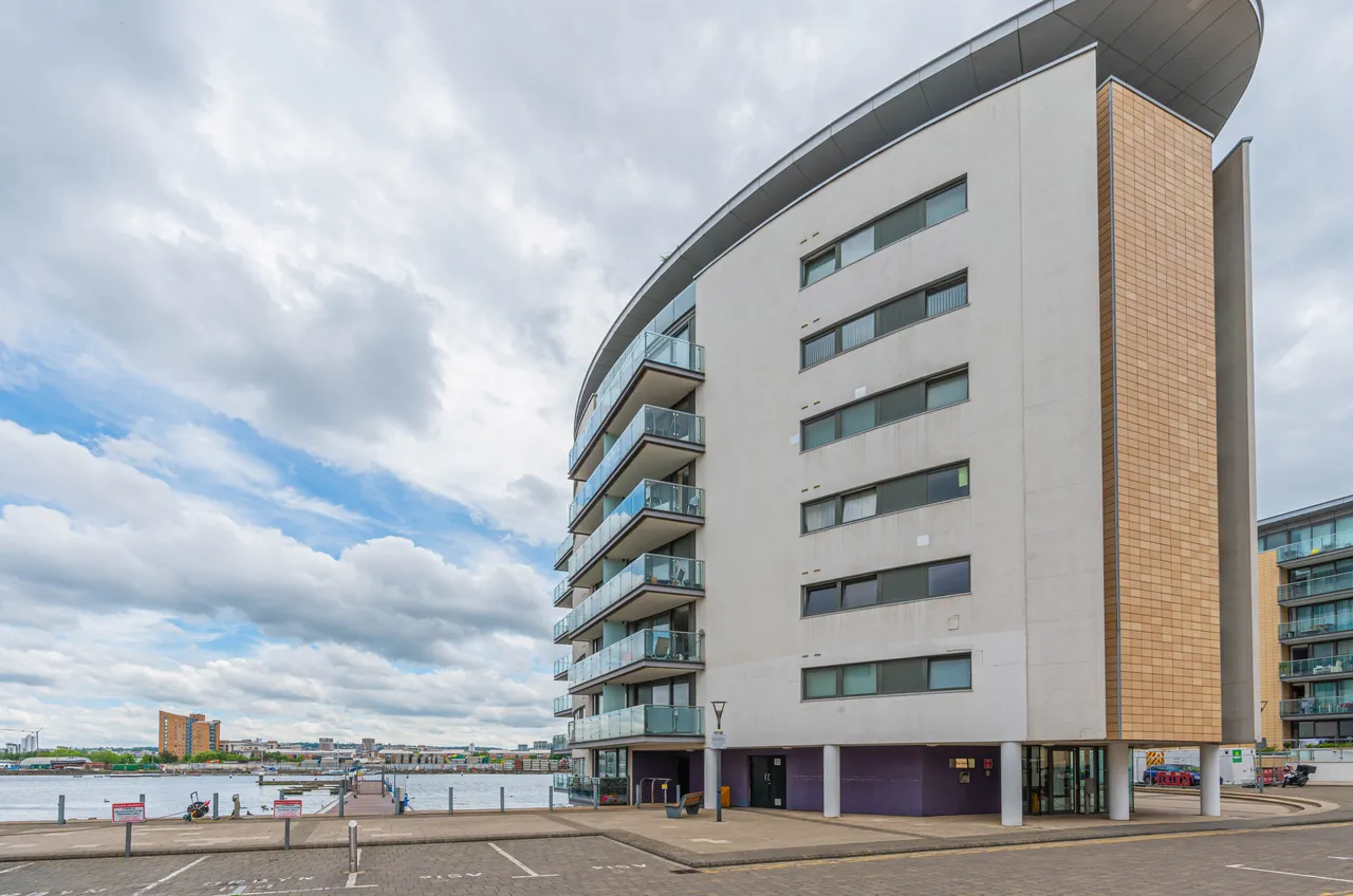Flat 104 The Galley, 3 Basin Approach, London, photo 9