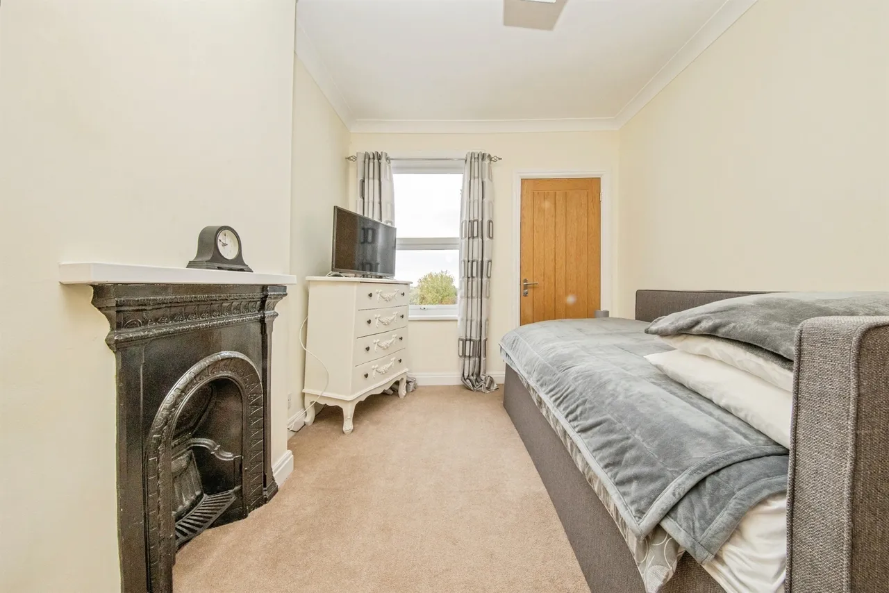 Harwich Road, COLCHESTER, photo 9