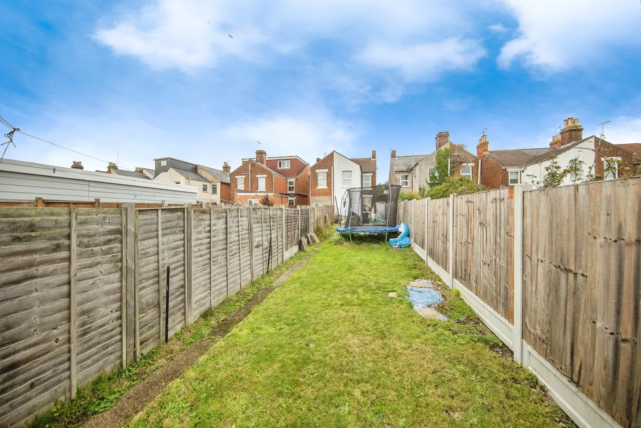 Harwich Road, COLCHESTER, photo 2