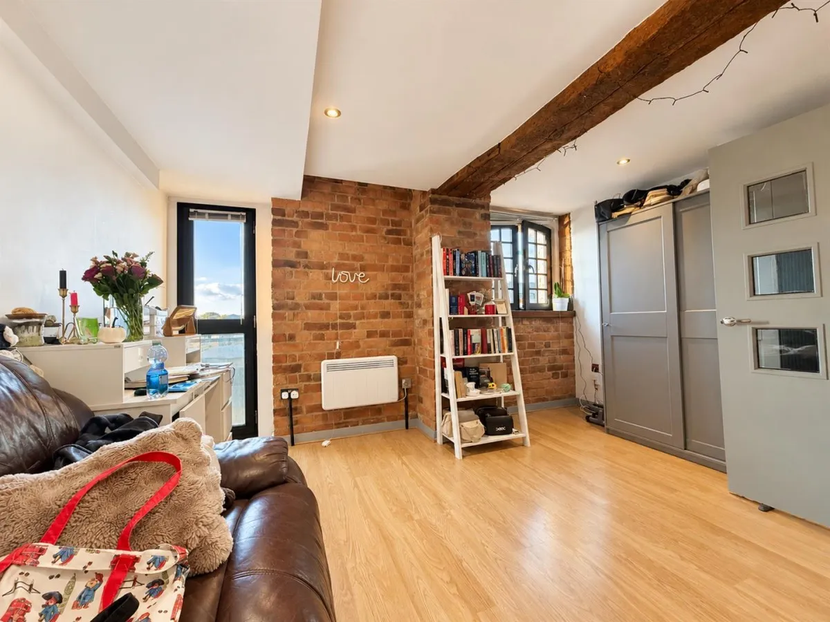 Biddle & Shipton, The Docks, GL1, photo 2