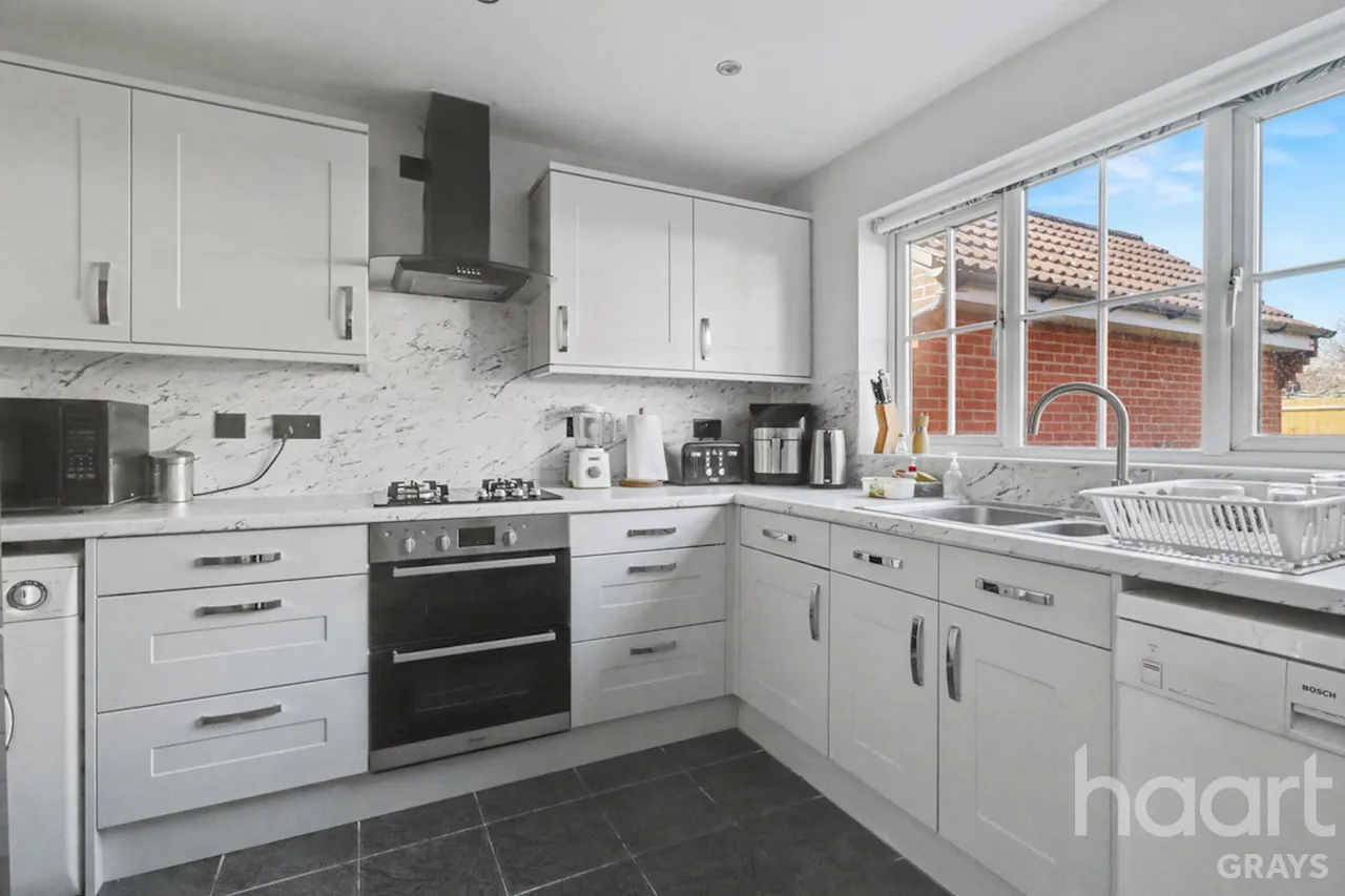 Mary Rose Close, Chafford Hundred, RM16, photo 17