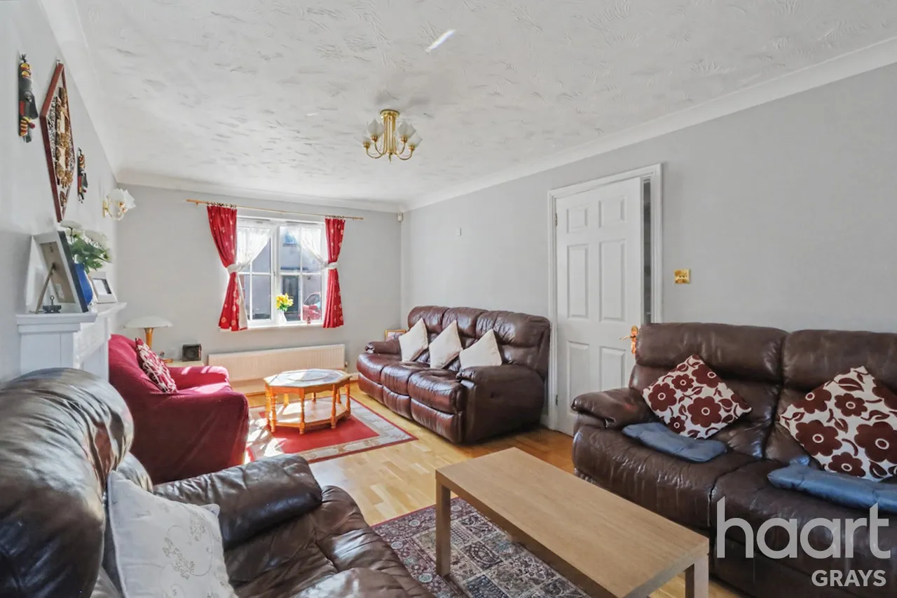 Mary Rose Close, Chafford Hundred, RM16, photo 11