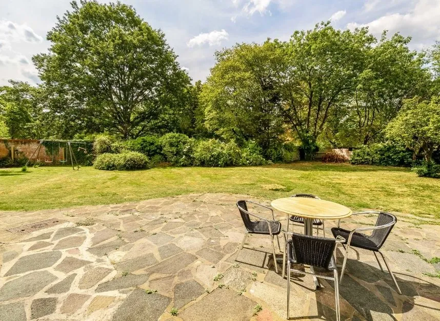 Carlton Close, Edgware, HA8, photo 4