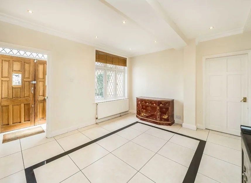 Carlton Close, Edgware, HA8, photo 15