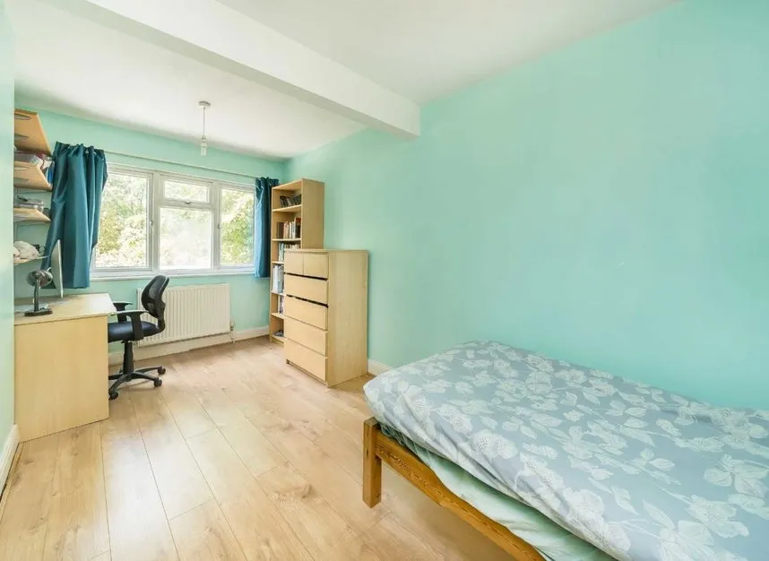 Carlton Close, Edgware, HA8, photo 13
