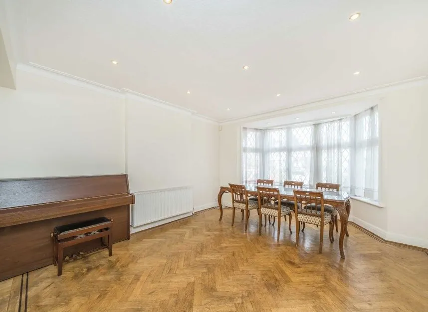 Carlton Close, Edgware, HA8, photo 7