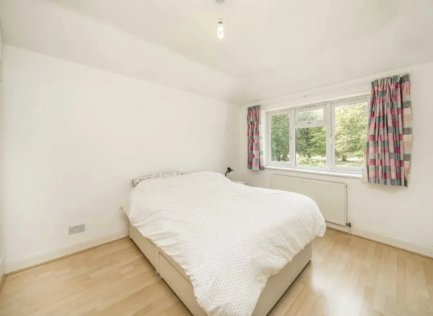 Carlton Close, Edgware, HA8, photo 10
