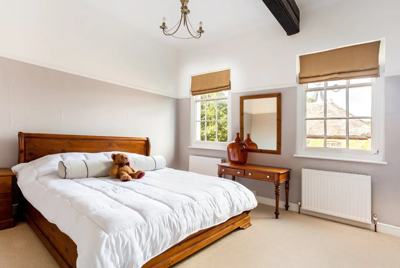 Clarence Lodge, Middle Hill, TW20, photo 8
