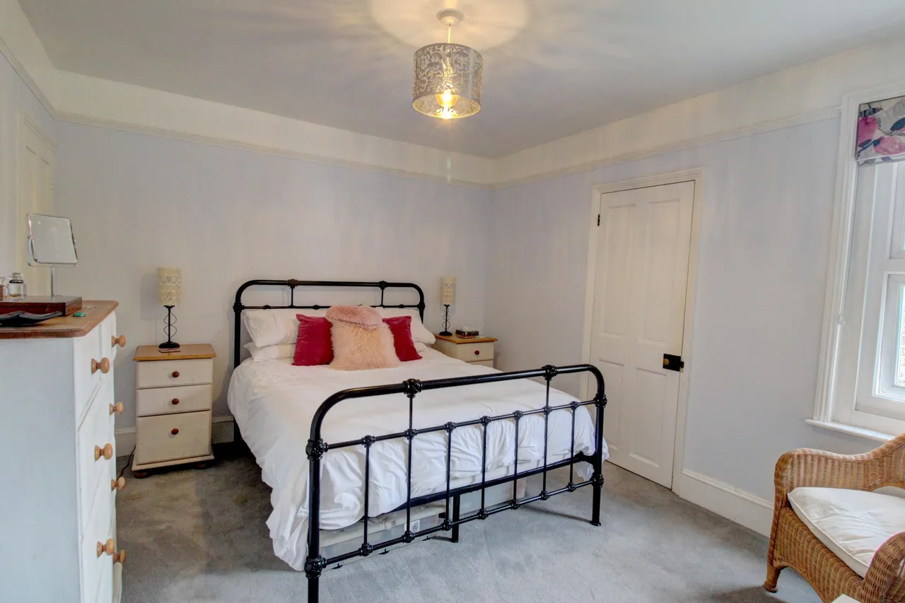 Crawley Road, Horsham, RH12, photo 8