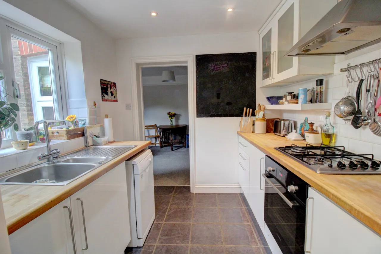 Crawley Road, Horsham, RH12, photo 4