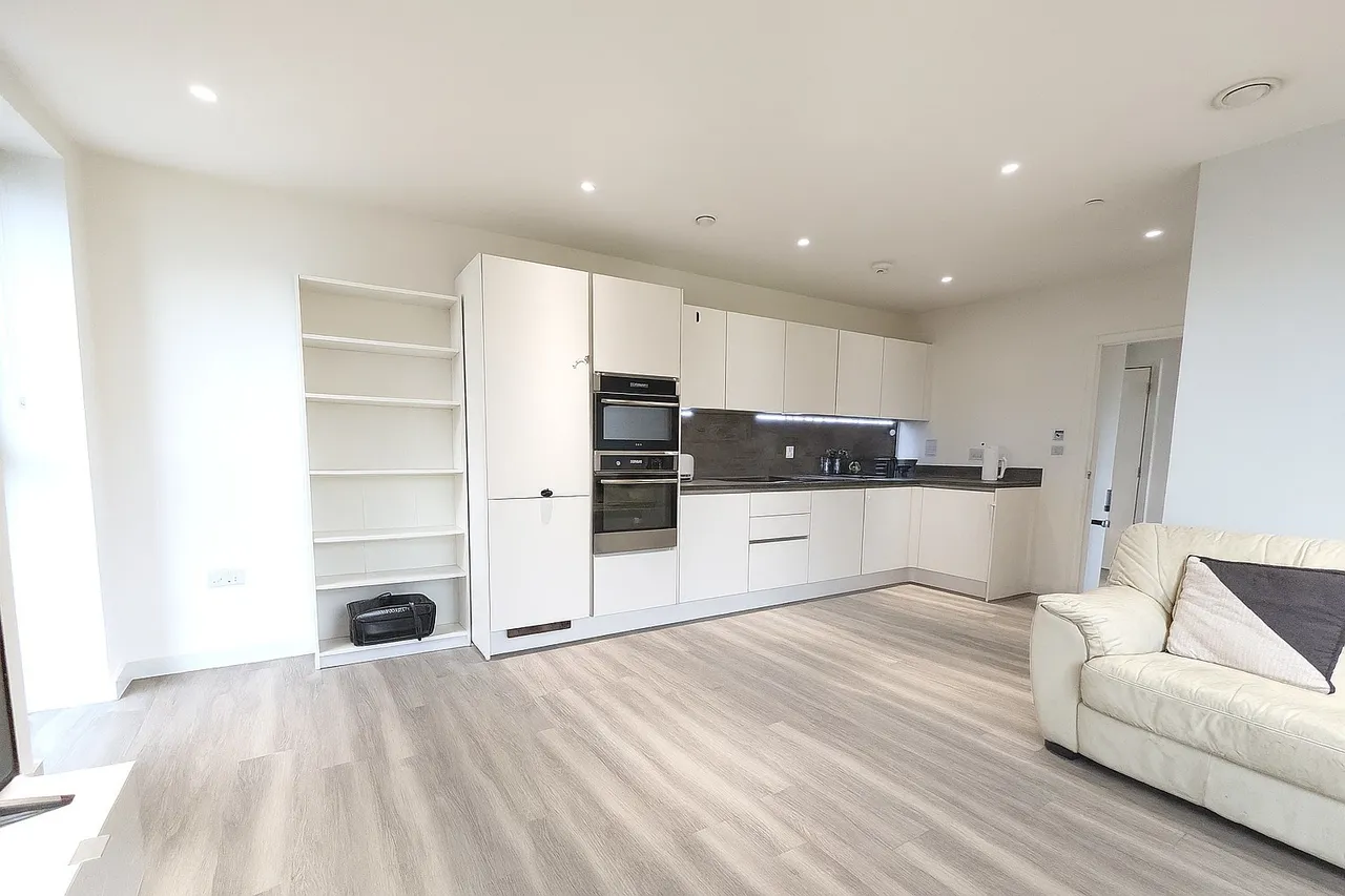 2 bed flat to rent, Fully Furnished 2-Bedroom Apartment w