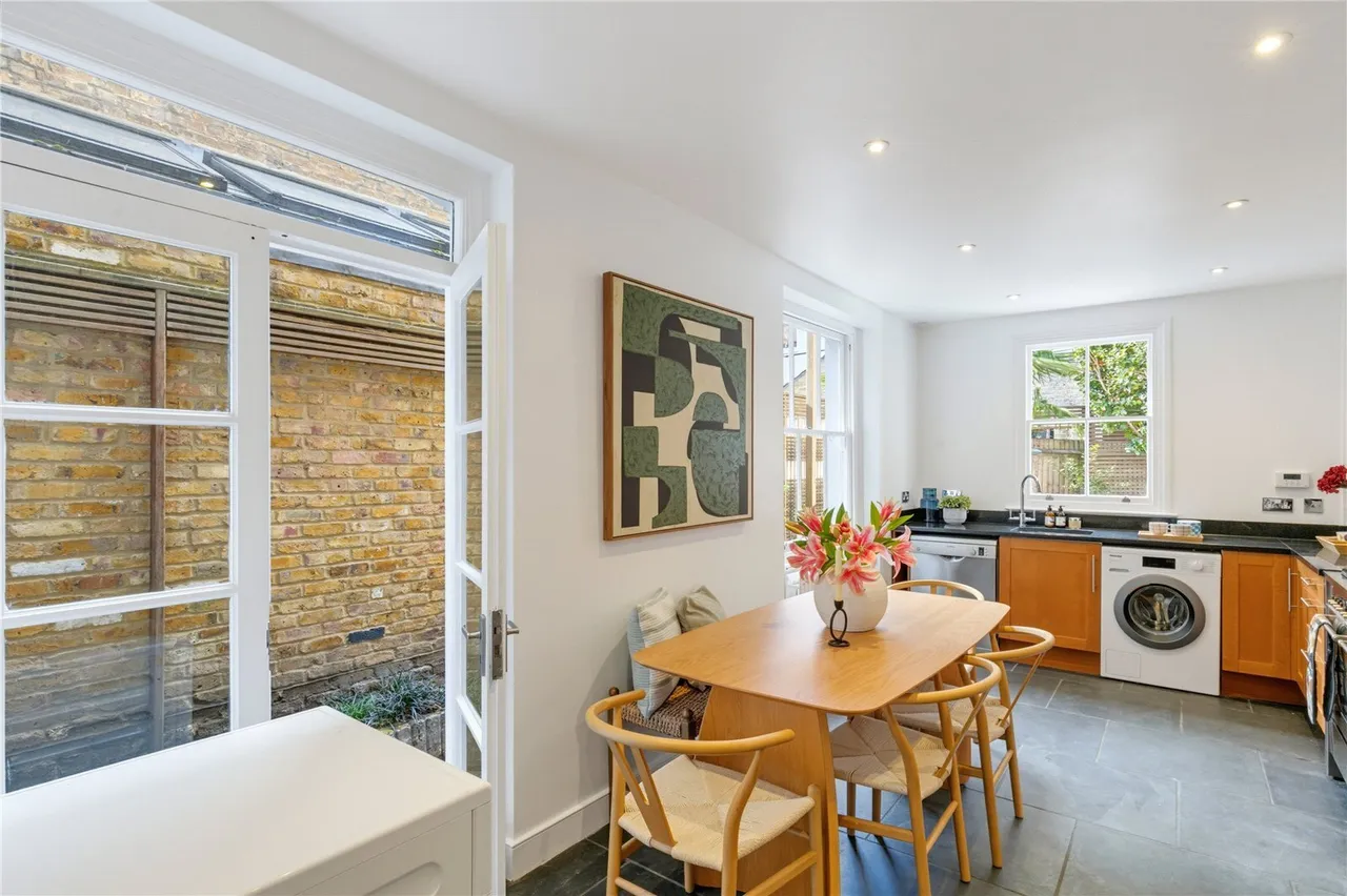 Jedburgh Street, London, SW11, photo 6