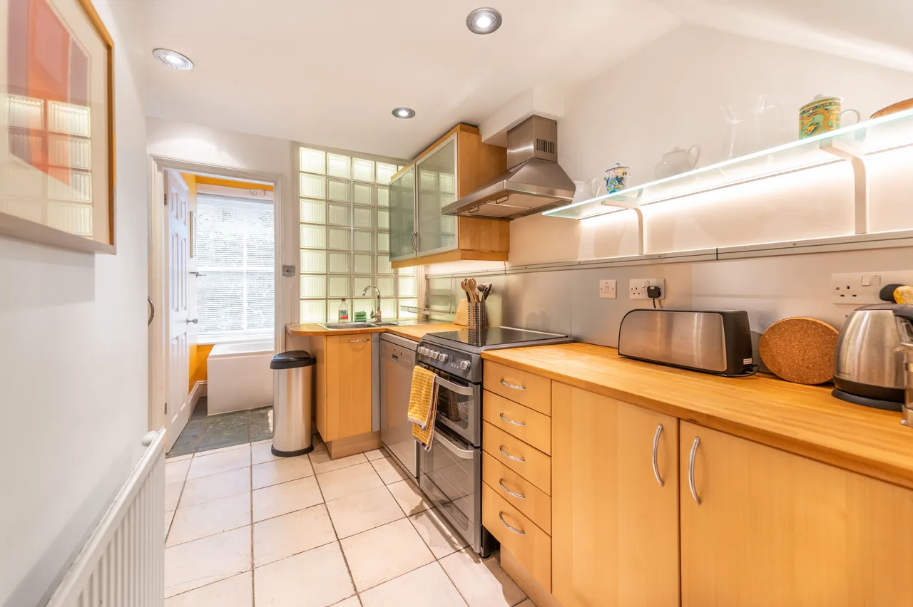 Flat 1, 6 Colville Houses, Talbot Road, London, photo 3