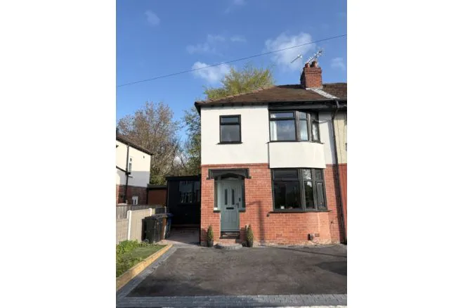 3 bed house for sale — The Crescent, Bredbury