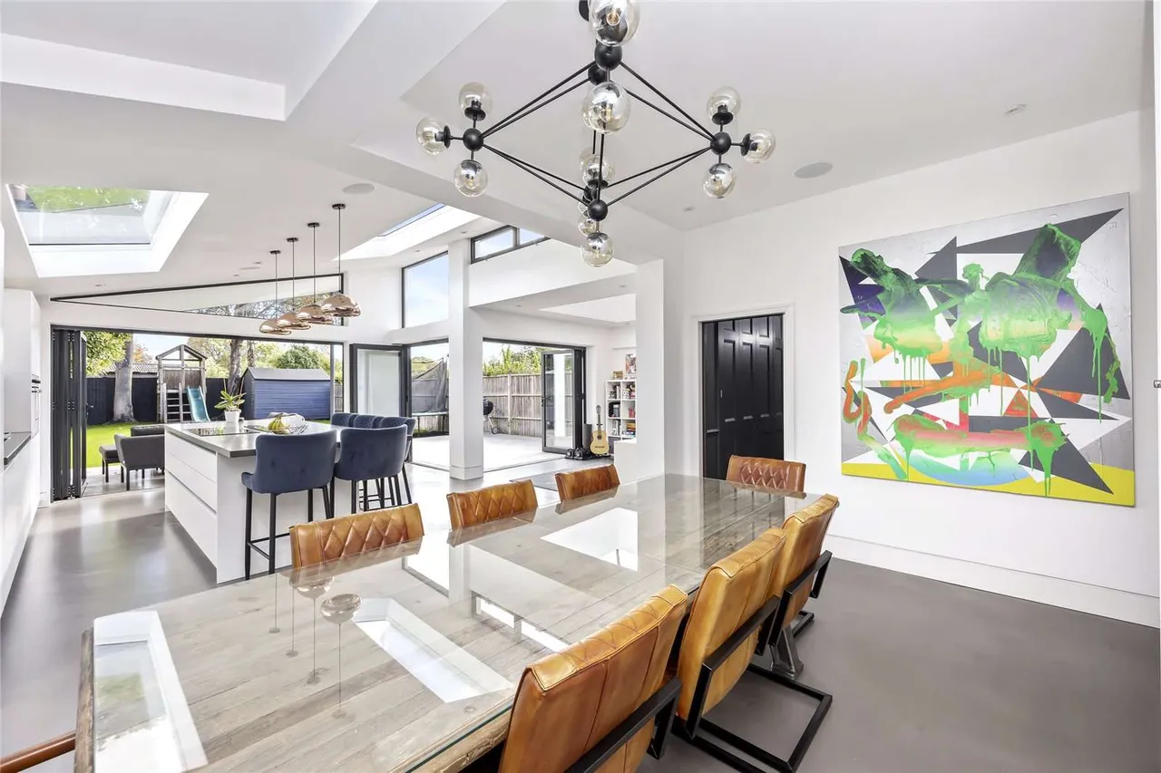 Curzon Road, Weybridge, Surrey, KT13 8UW, photo 5