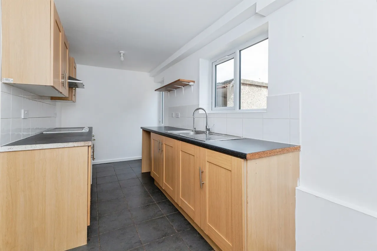 Monmouth Drive, Leicester, photo 8
