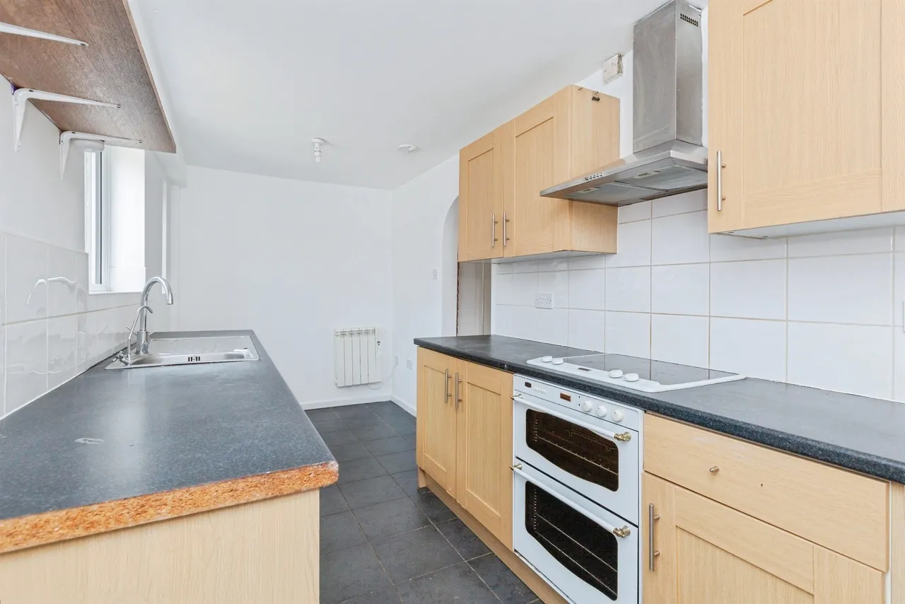 Monmouth Drive, Leicester, photo 7