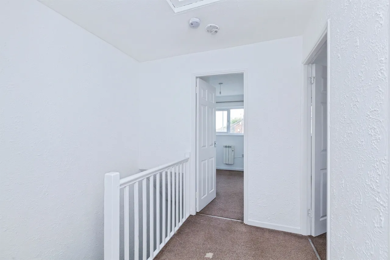Monmouth Drive, Leicester, photo 10
