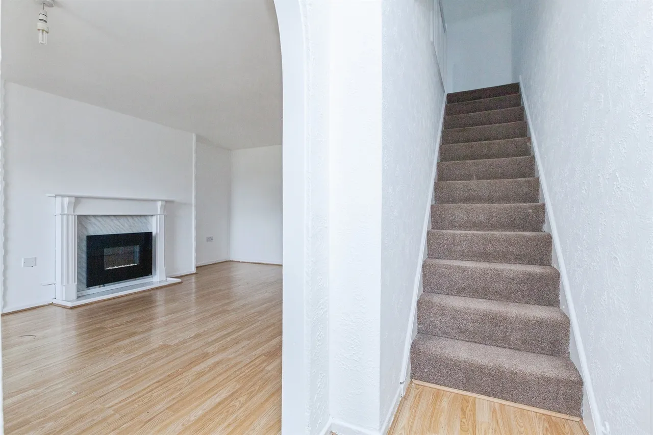 Monmouth Drive, Leicester, photo 2