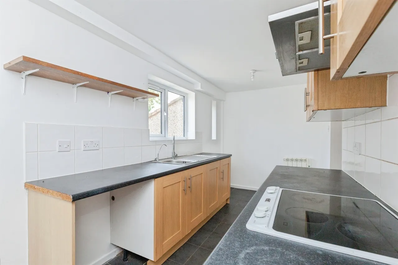 Monmouth Drive, Leicester, photo 9