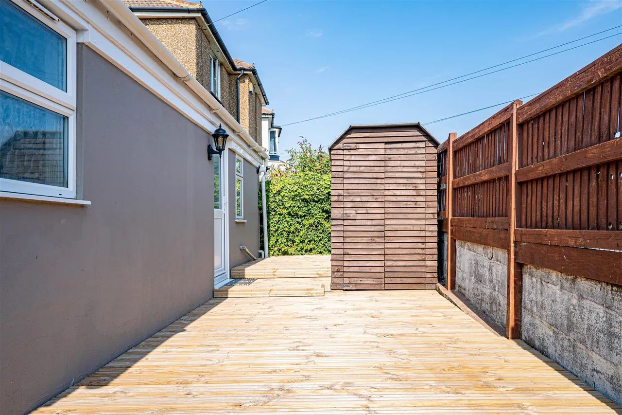 Bexhill Road, St. Leonards-On-Sea, photo 32