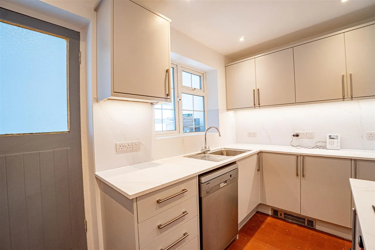 Bexhill Road, St. Leonards-On-Sea, photo 16