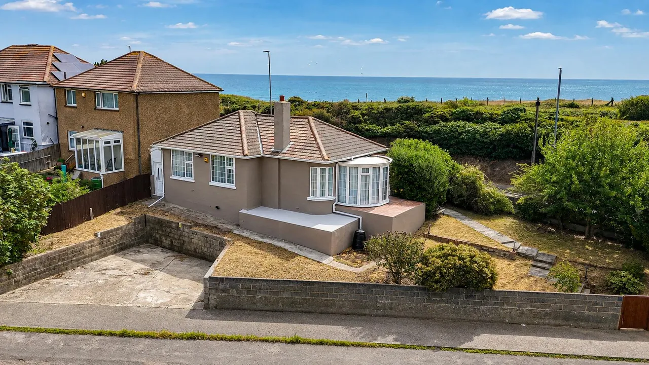 Bexhill Road, St. Leonards-On-Sea, photo 31