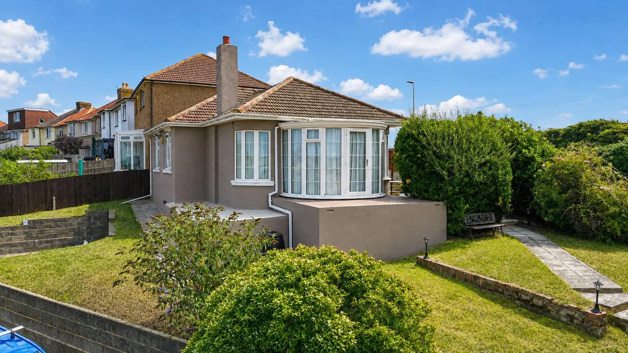 Bexhill Road, St. Leonards-On-Sea, photo 37