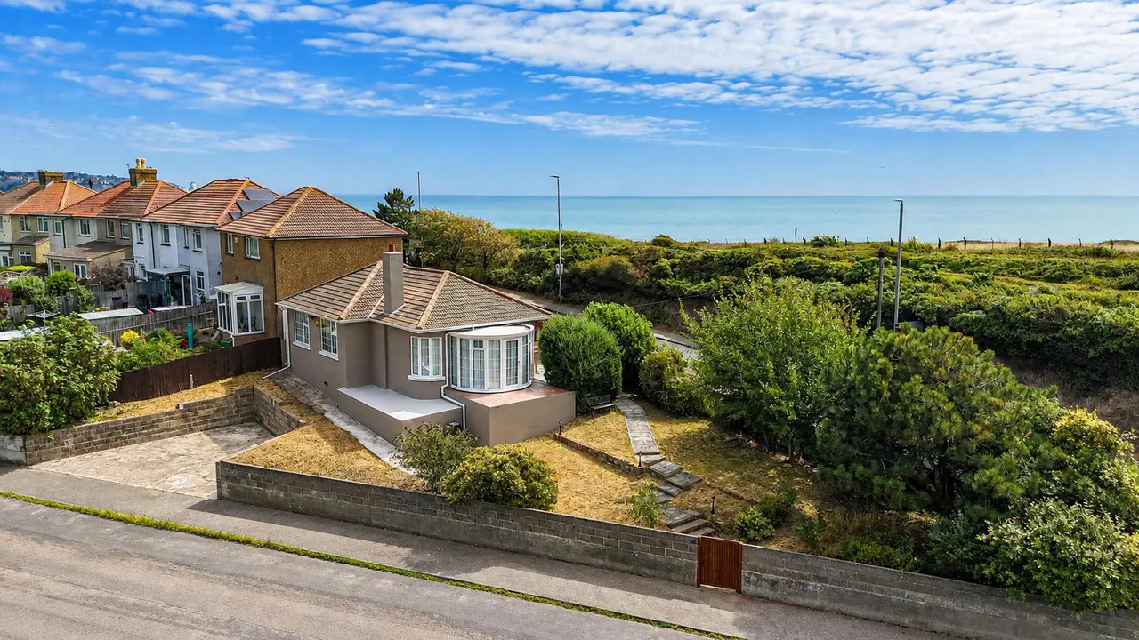 2 bed house for sale, Bexhill Road, St. Leonards-On-Sea