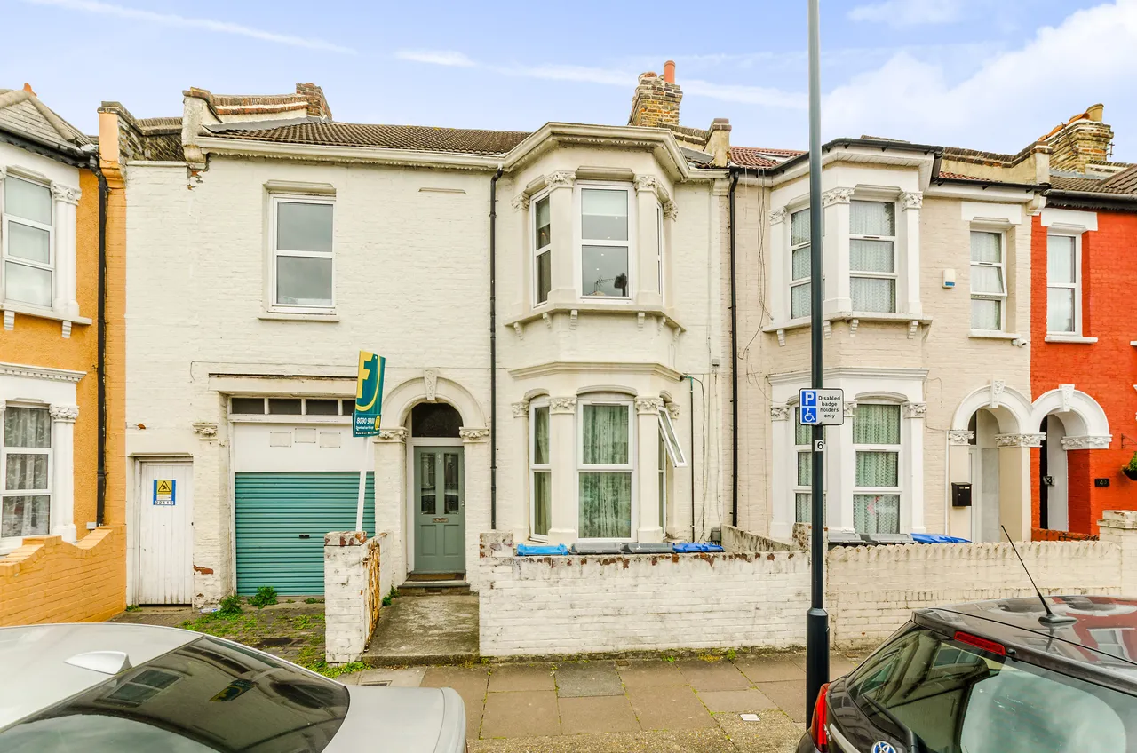 3 bed flat for sale — 47b Huddlestone Road, London