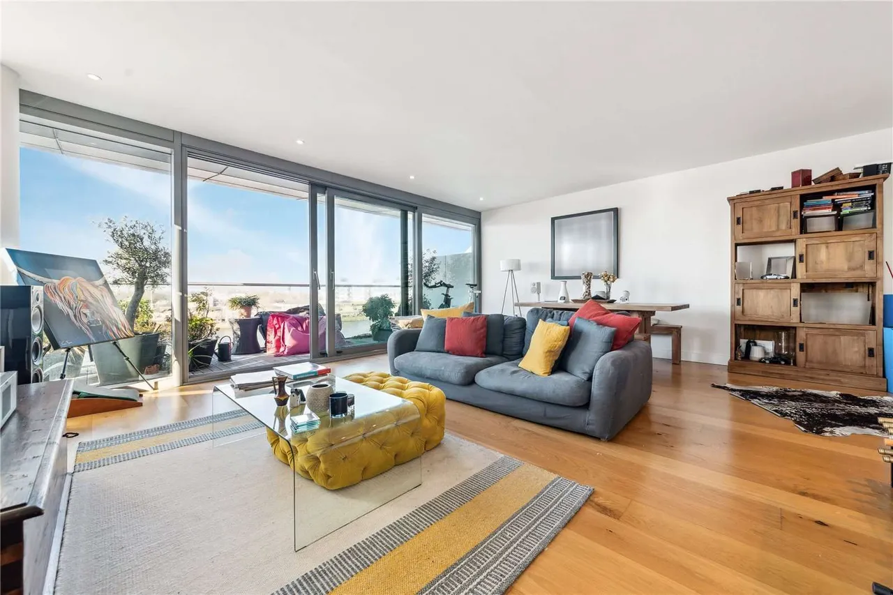 2 bed flat for sale — Mandel House, Eastfields Avenue, London, SW18 1JU