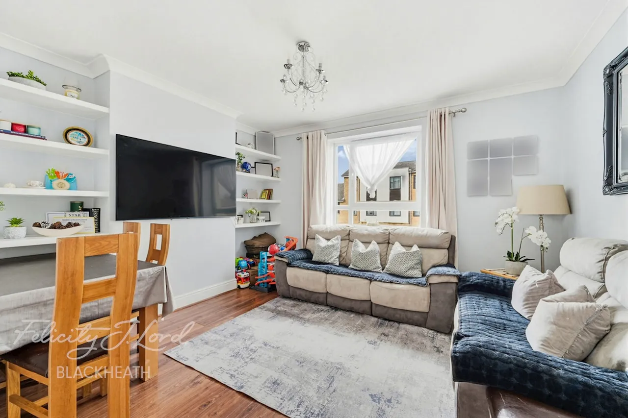 2 bed flat for sale, Fairlawn, Charlton