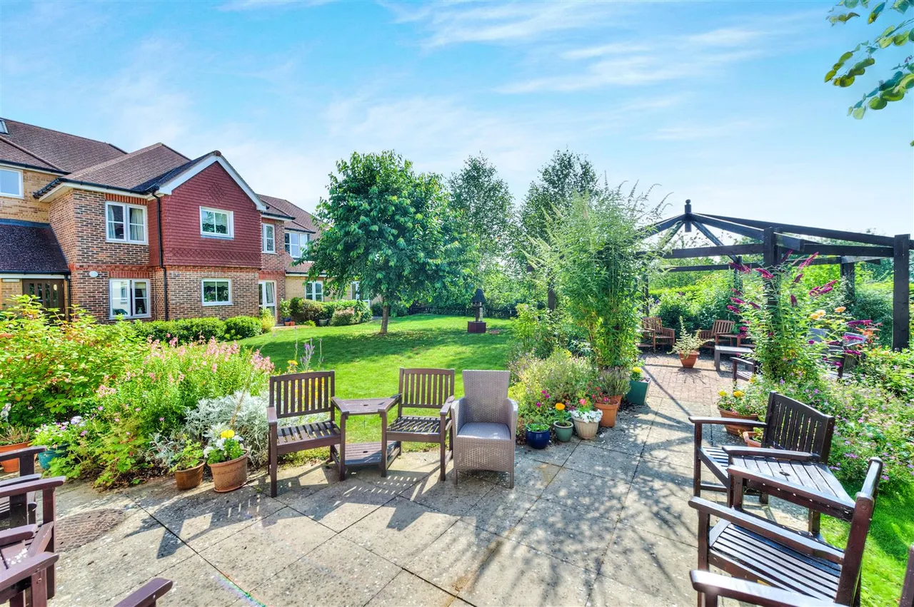1 bed flat for sale, Buckingham Road, Brackley, NN13